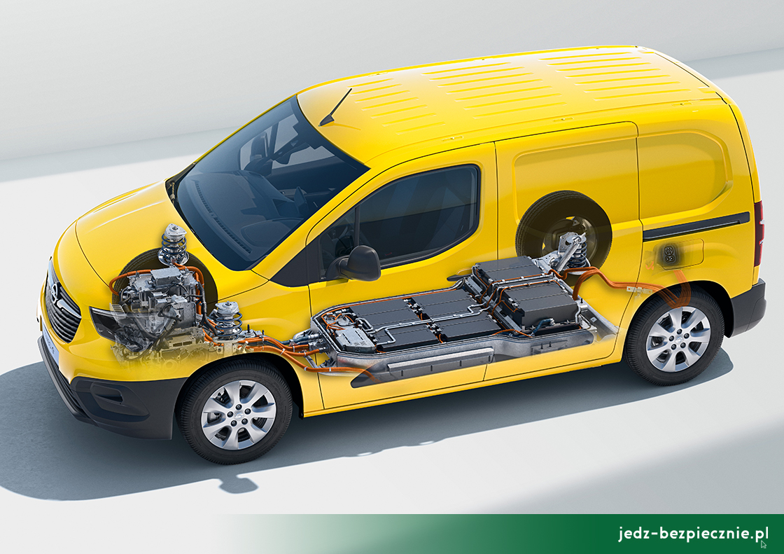 Premiera tygodnia - Opel E Combo-e Cargo - przekrój auta z rozmieszczeniem silnika elektrycznego 136 KM i baterii 50 kWh